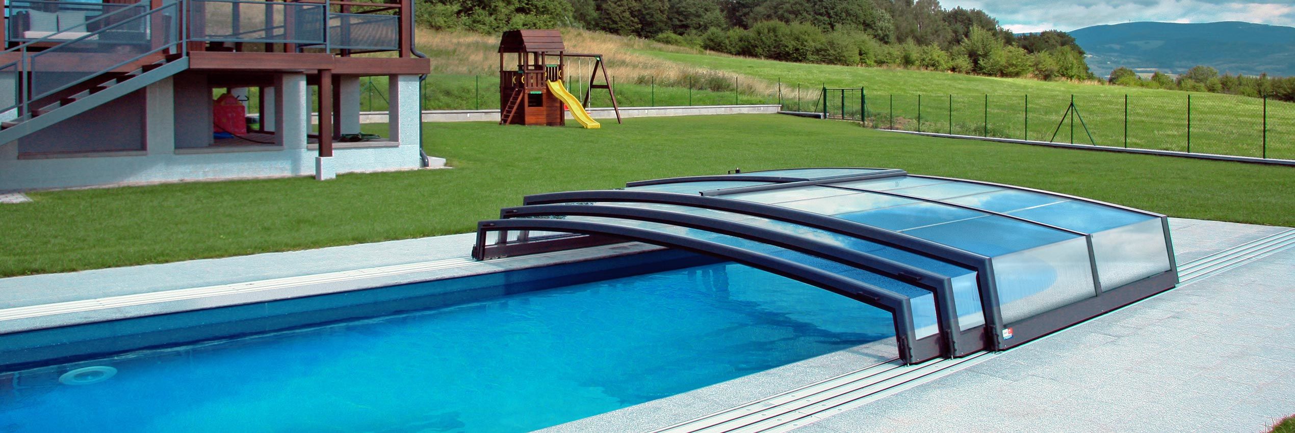 opened-enclosure-crown