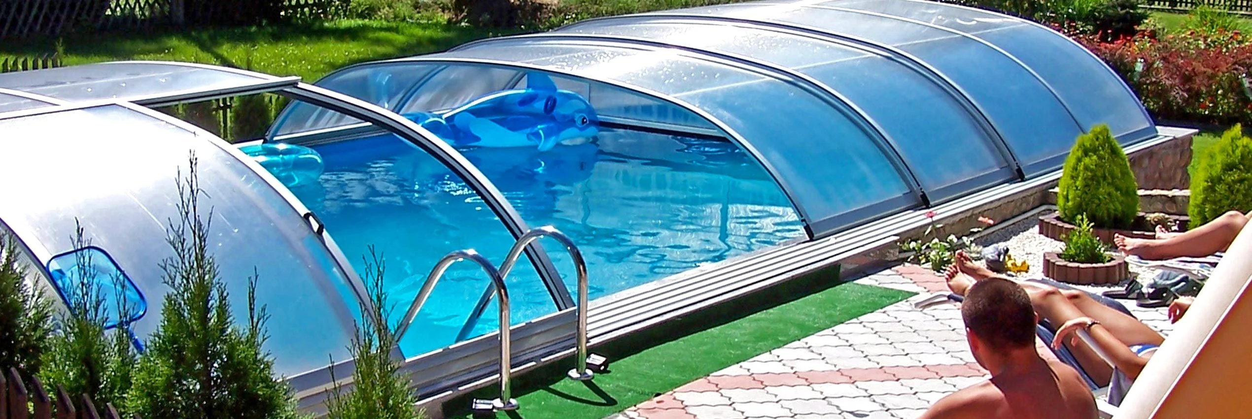 semi-opened-enclosure-elegant-neo