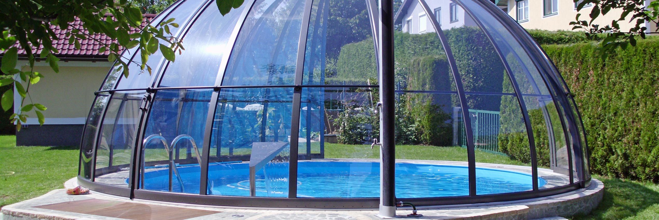 closed-enclosure-orient