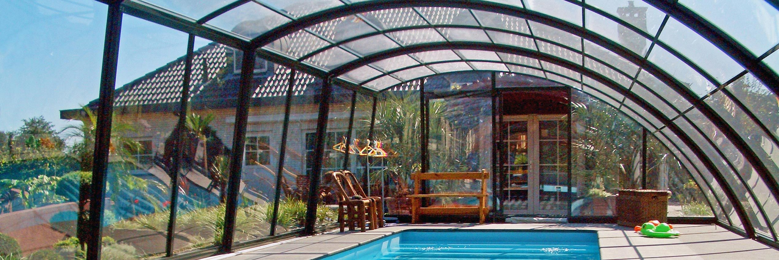 closed-enclosure-ravena