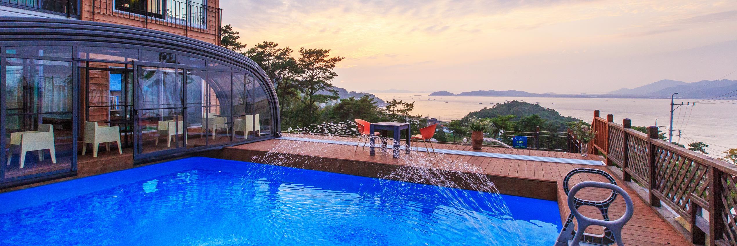 opened-enclosure-laguna-neo