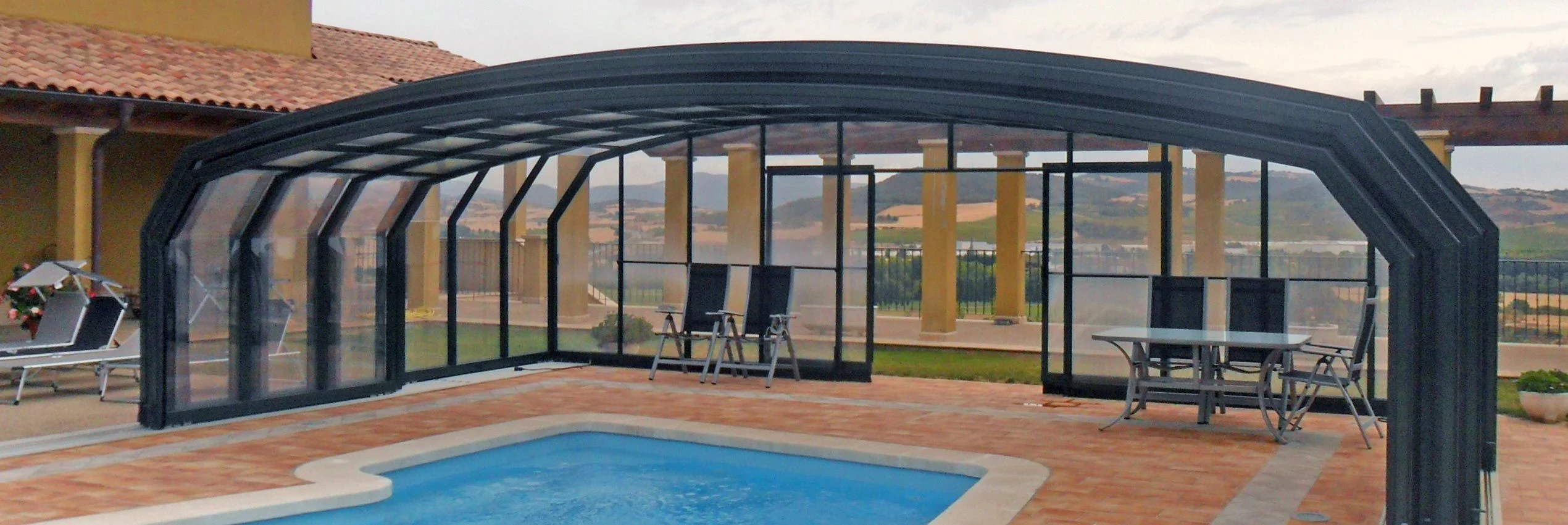 opened-enclosure-oceanic-high